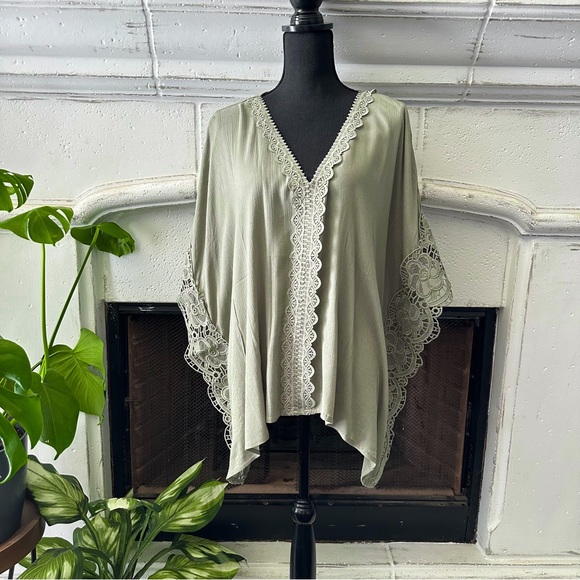 KyeMi | Yoryu Lace V-Neck Kimono - Picture 1 of 7